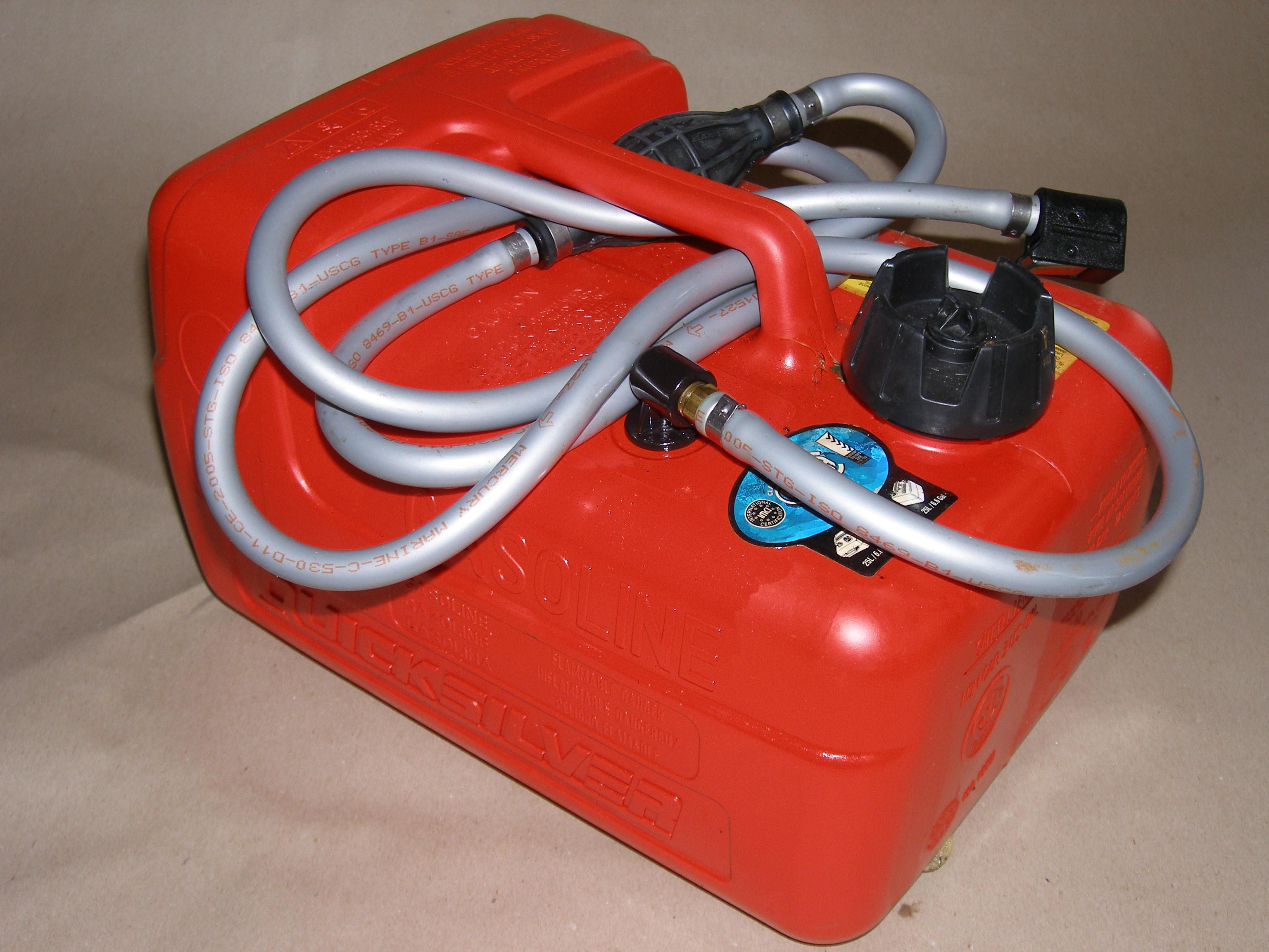 Benzindunk til motorjolle